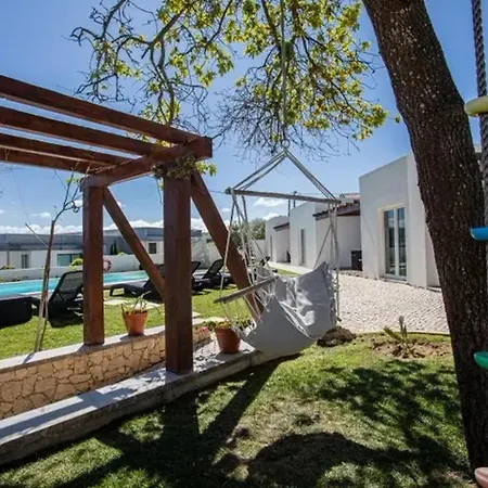 Charming House With Shared Pool In Atalaia, 110 M² Prázdninový dům *