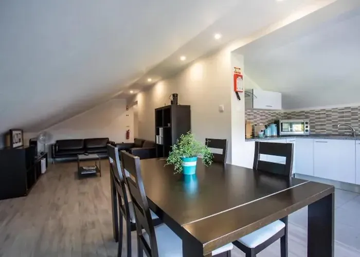 Charming House With Shared Pool In Atalaia, 110 M²