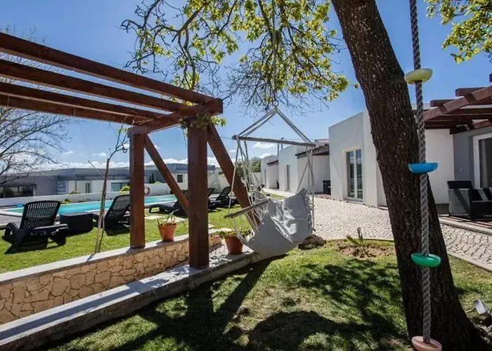 Charming House With Shared Pool In Atalaia, 110 M² Holiday home *